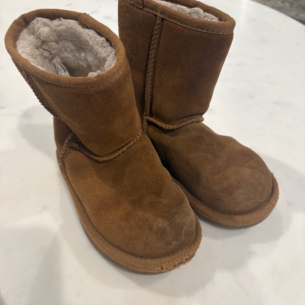 Koolaburra by Ugg boots size 8